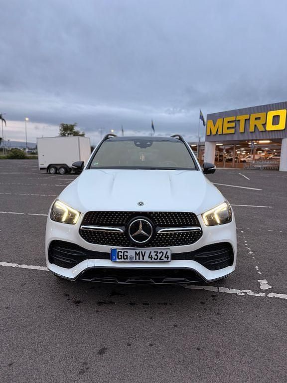 Weiß Gebraucht 2019 Mercedes GLE400 AMG line SUV | 58.900 € (Etwas zu teuer) - Bild 1/4