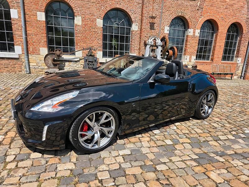 Schwarz Gebraucht 2015 Nissan 370Z Cabrio | 32.900 € (Teuer) - Bild 1/4