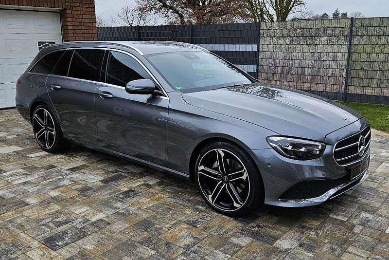 Gebraucht Mercedes E220 Avantgarde 194 PS (142 kW) 2020 Grau Kombi