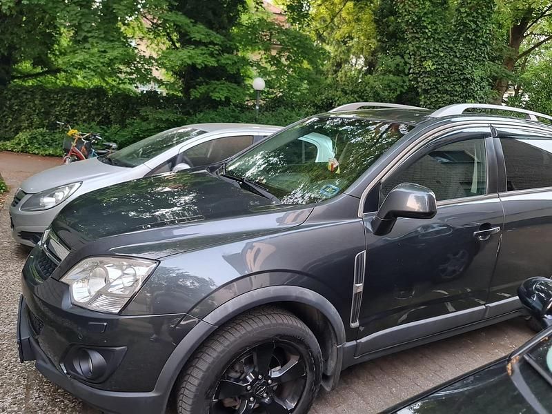 Grau Gebraucht 2016 Opel Antara SUV | 9.300 € (Teuer) - Bild 1/4