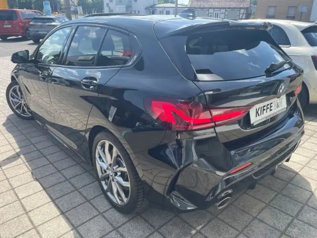 Gebraucht BMW M135 Performance 306 PS (225 kW) 2024 Black sapphire metallic (metallic) Kleinwagen