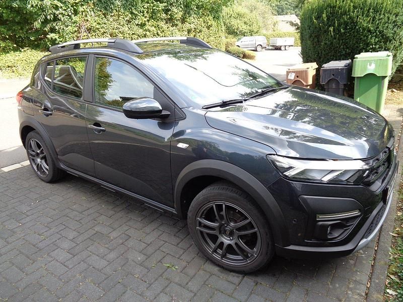 Schwarz Gebraucht 2021 Dacia Sandero Comfort Kleinwagen | 12.200 € (Fairer Preis) - Bild 1/4