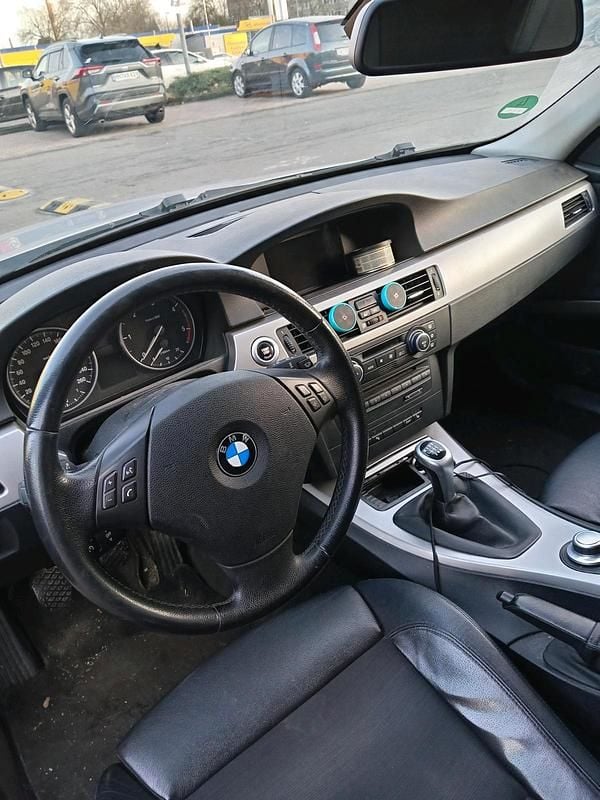 Gebraucht BMW 320 177 PS (130 kW) 2008 Silber Kombi