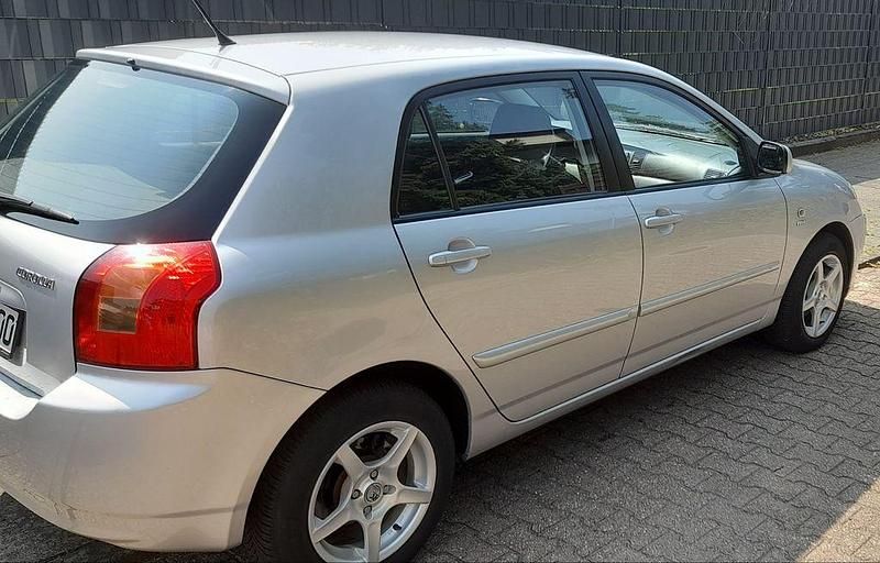 Silber Gebraucht 2003 Toyota Corolla Limousine | 5.000 € (Teuer) - Bild 1/4