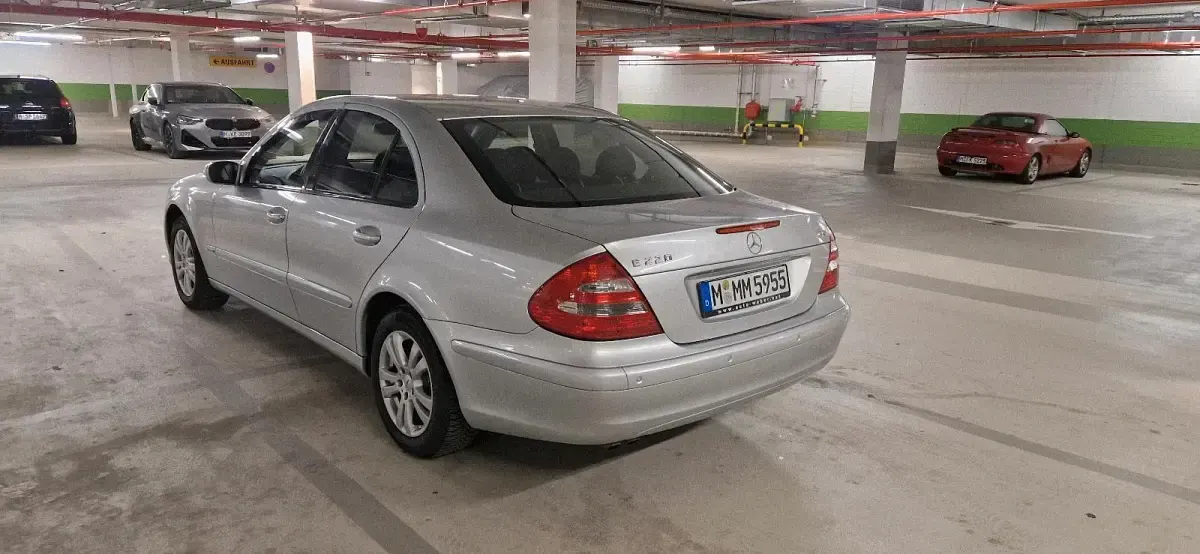 Gebraucht Mercedes E220 150 PS (110 kW) 2005 Silber Limousine