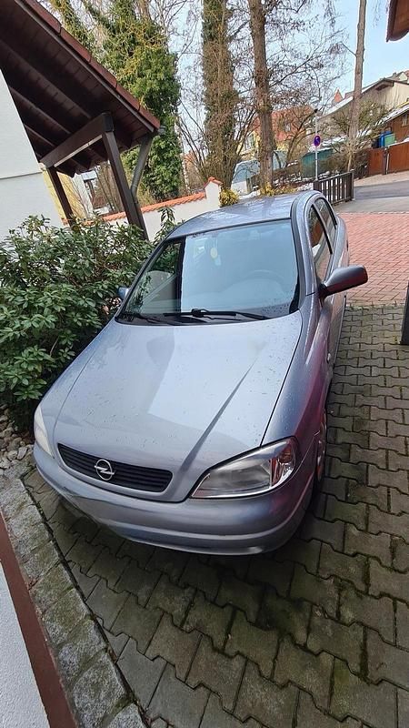Gebraucht Opel Astra 90 PS (66 kW) 2000 Silber Limousine