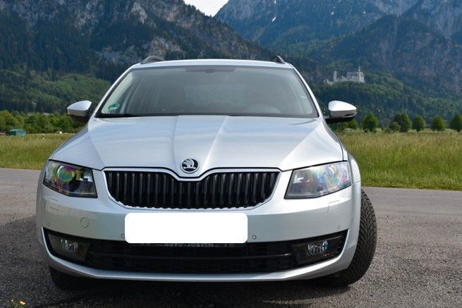 Silber Gebraucht 2017 Skoda Octavia Joy Kombi | 14.444 € - Bild 1/4