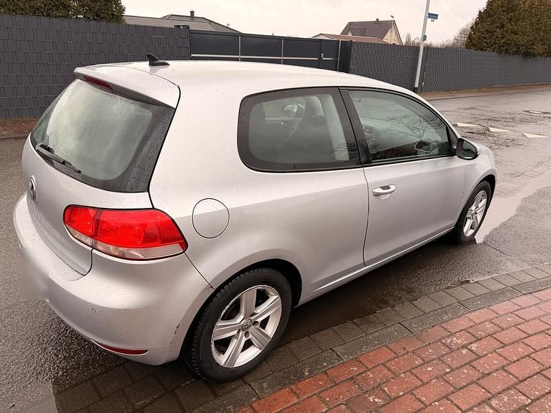 Gebraucht VW Golf 105 PS (77 kW) 2010 Silber Coupé