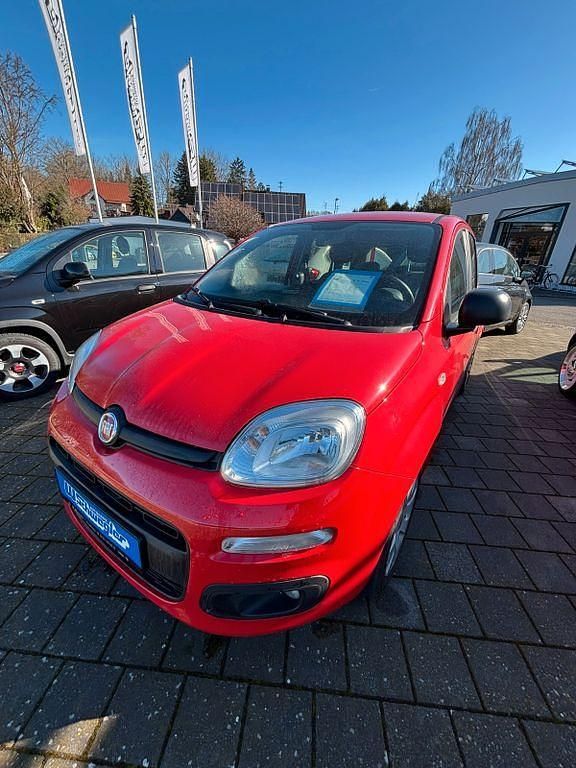 Gebraucht Fiat Panda Easy 69 PS (50 kW) 2017 Amore rot Kleinwagen