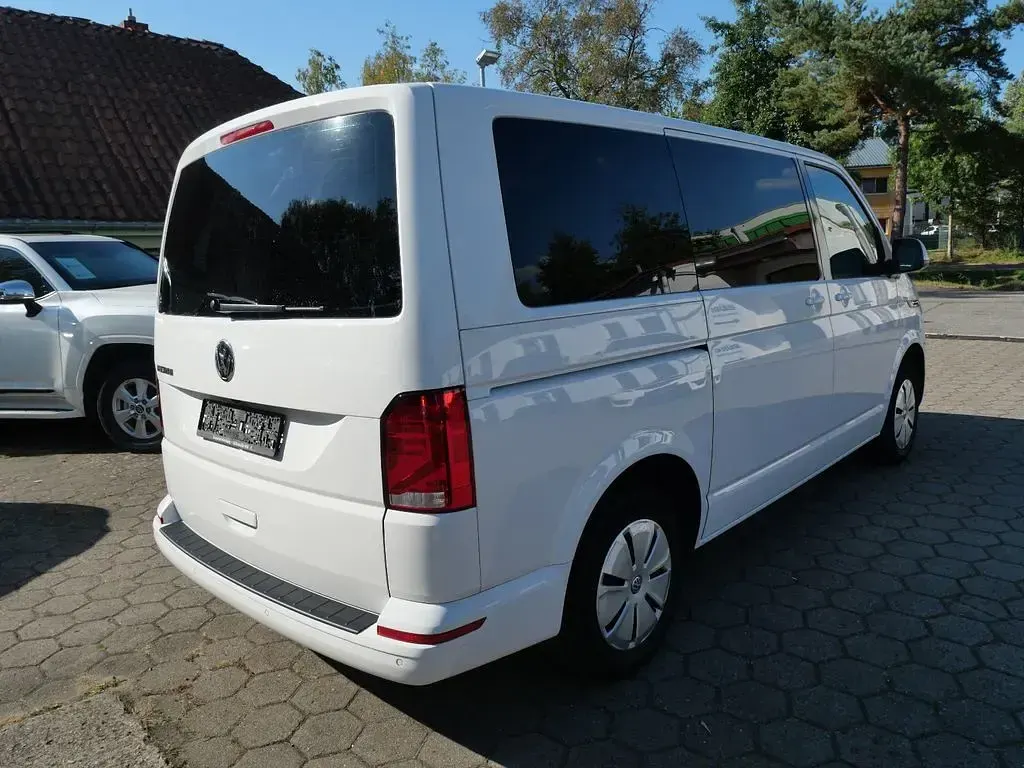 Używany VW Multivan Trendline 150 KM (110 kW) 2021 Biały Minivan