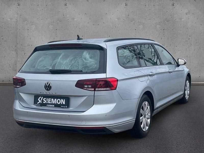 Gebraucht VW Passat Basis 150 PS (110 kW) 2022 Silber Kombi