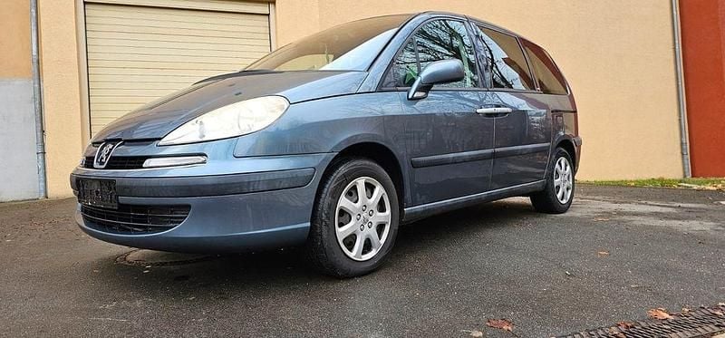 Grau Gebraucht 2006 Peugeot 807 Family Van / Kleinbus | 1.999 € (Fairer Preis) - Bild 1/4