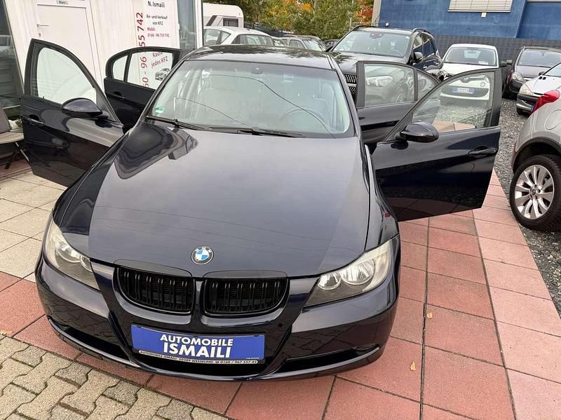 Monacoblau Gebraucht 2005 BMW 320 Limousine | 3.900 € (Fairer Preis) - Bild 1/4