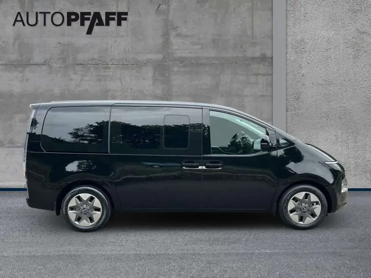 Neu Hyundai Staria Prime 224 PS (164 kW) 2025 Abyss black Van / Kleinbus