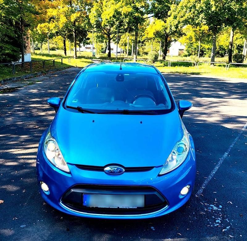Blau Gebraucht 2009 Ford Focus Kleinwagen | 2.800 € - Bild 1/4