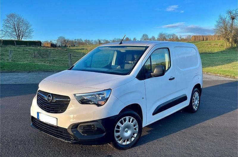 Gebraucht Opel Combo Selection 102 PS (75 kW) 2020 Weiß Van / Kleinbus