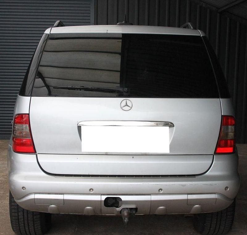 Gebraucht Mercedes ML270 163 PS (119 kW) 2003 Silber SUV