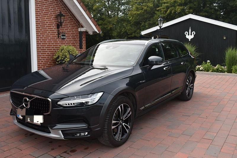 Grau Gebraucht 2020 Volvo V90 CC Kombi | 35.900 € (Guter Preis) - Bild 1/2