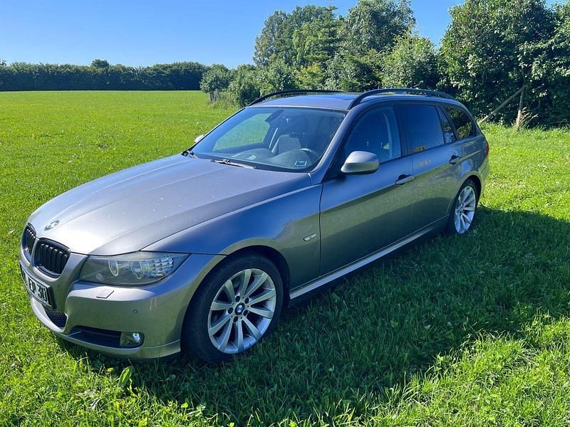 Grau Gebraucht 2008 BMW 320 Kombi | 4.050 € (Superpreis) - Bild 1/4