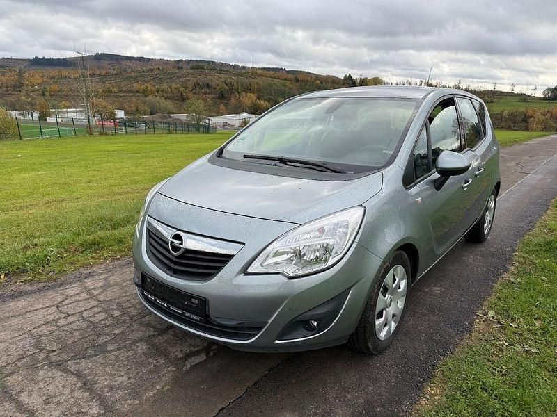 Silber Gebraucht 2013 Opel Meriva Edition Van / Kleinbus | 7.490 € (Fairer Preis) - Bild 1/4