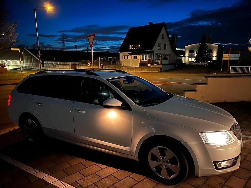 Weiß Gebraucht 2013 Skoda Octavia Kombi | 6.800 € (Fairer Preis) - Bild 1/4