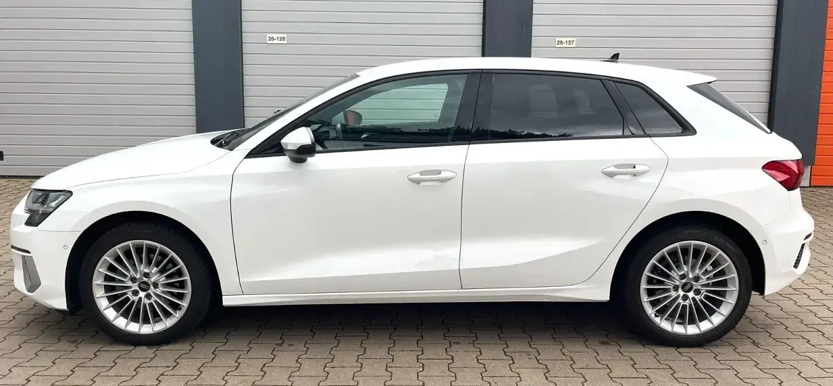 Gebraucht Audi A3 Sport 116 PS (85 kW) 2023 Weiß Limousine