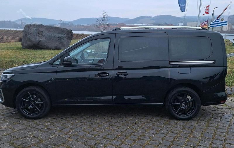 Gebraucht Ford Tourneo Connect 122 PS (89 kW) 2023 Schwarz Van / Kleinbus