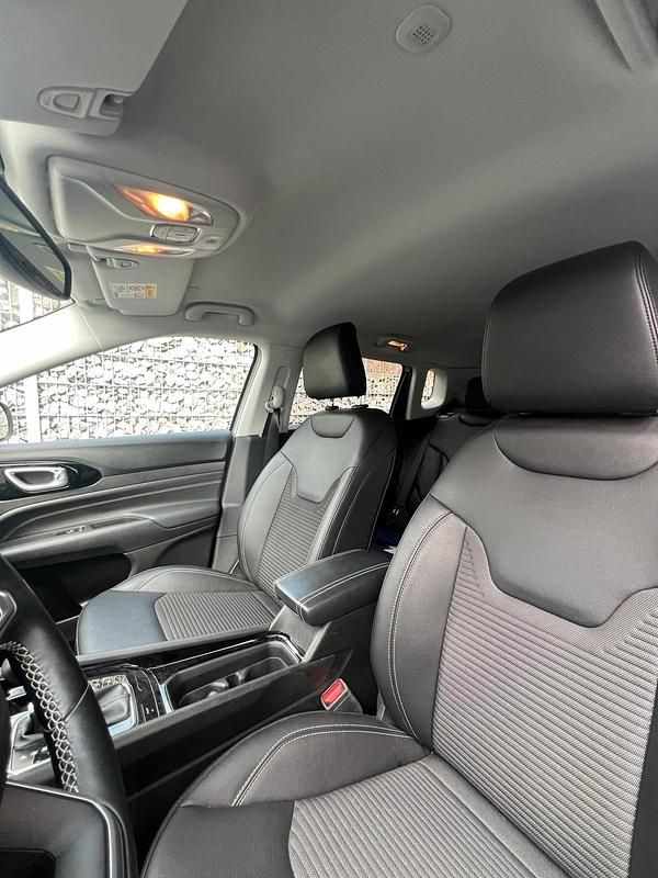 Gebraucht Jeep Compass Limited 150 PS (110 kW) 2022 Silber SUV