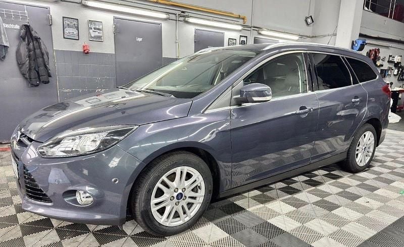 Gebraucht Ford Focus Titanium 140 PS (102 kW) 2014 Grau Kombi
