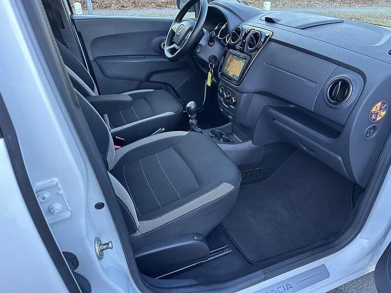 Gebraucht Dacia Lodgy Stepway 116 PS (85 kW) 2019 Weiß Van / Kleinbus