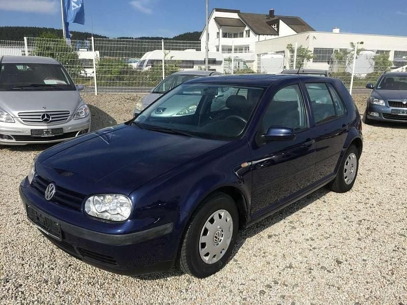 Blau (metallic) Gebraucht 1999 VW Golf IV Limousine | 2.000 € (Teuer) - Bild 1/4