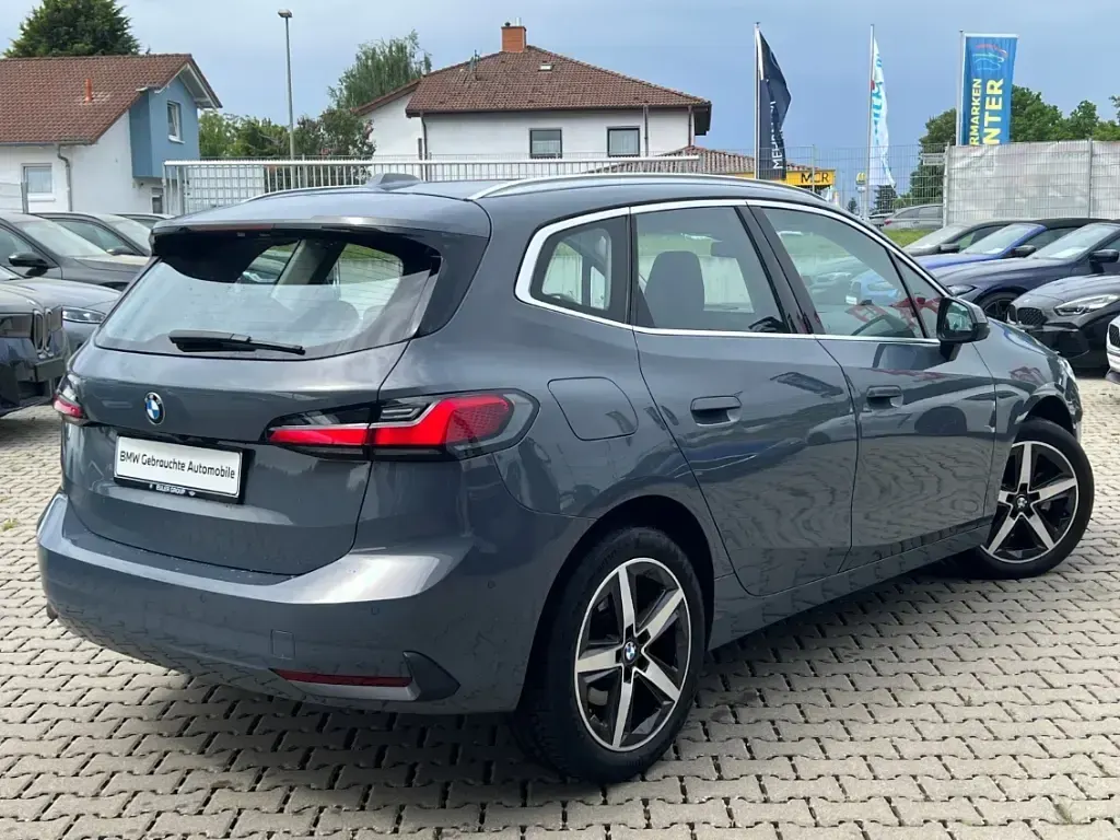 Gebraucht BMW 220 Active Tourer Sport Line 170 PS (125 kW) 2023 Grau Van / Kleinbus