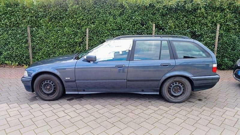 Gebraucht BMW 318 116 PS (85 kW) 1998 Grau Kombi