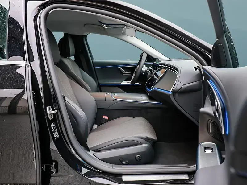 Gebraucht Mercedes E300 197 PS (144 kW) 2025 Schwarz Limousine