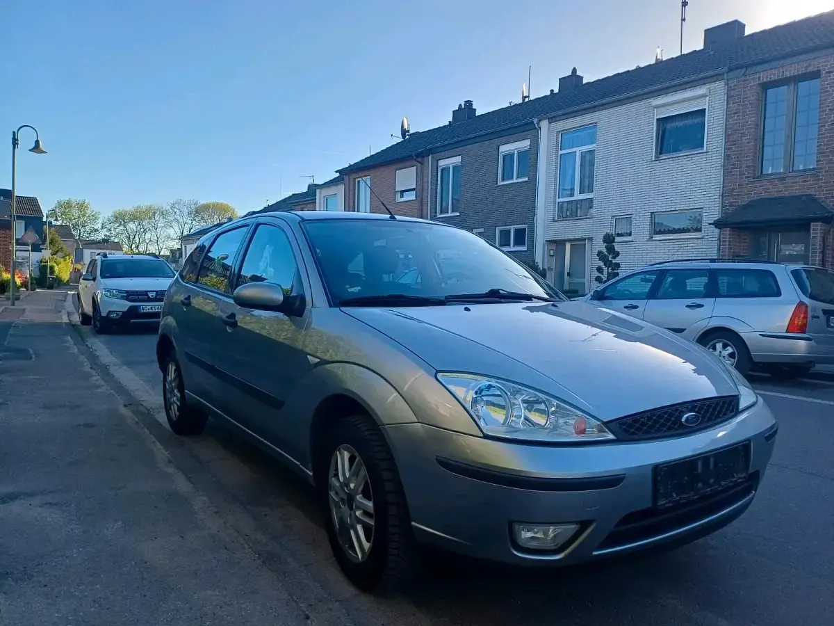 Gebraucht Ford Focus 100 PS (73 kW) 2004 Grau Limousine
