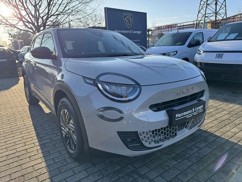 Neu Fiat 600 110 PS (80 kW) 2025 Beige SUV