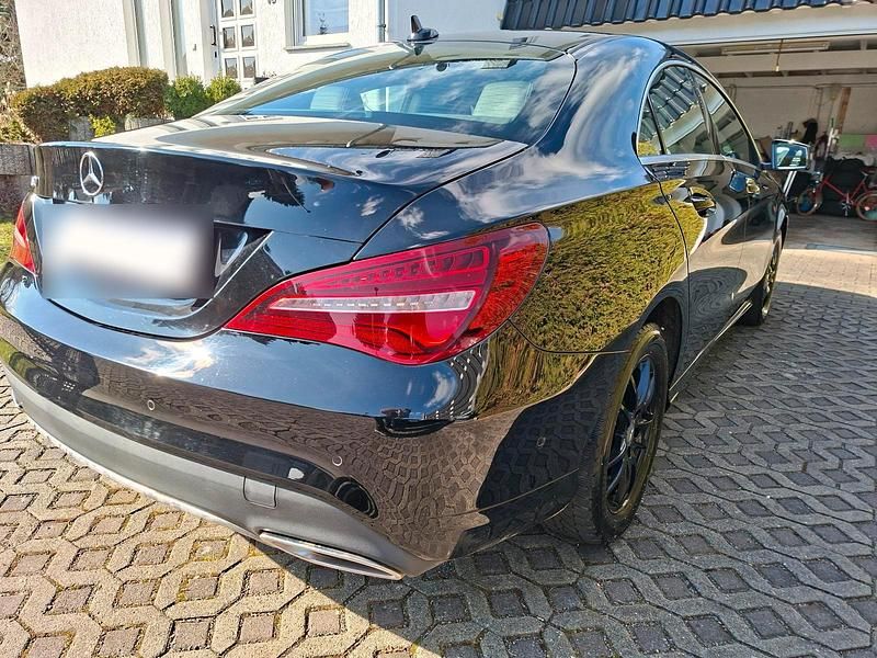 Gebraucht Mercedes CLA180 90 PS (66 kW) 2016 Schwarz Limousine