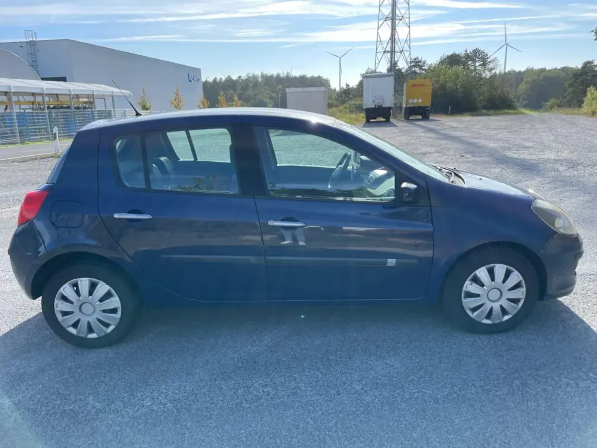 Brugt Renault Clio III 88 HK (64 kW) 2006 Blå Sedan