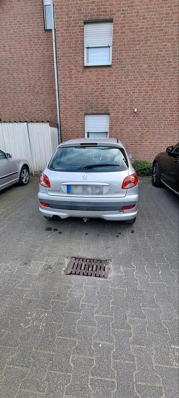 Gebraucht Peugeot 206+ 55 PS (40 kW) 2009 Silber Kleinwagen