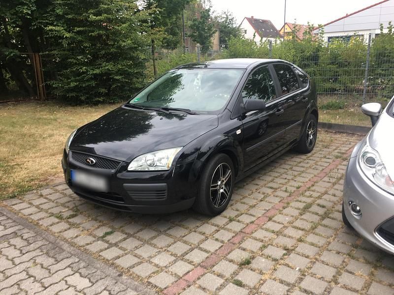 Schwarz Gebraucht 2006 Ford Focus Limousine | 1.400 € (Fairer Preis) - Bild 1/1
