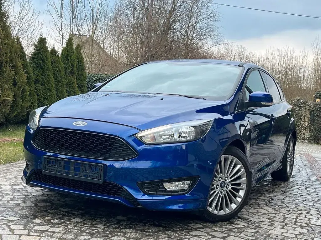 Używany Ford Focus ST-Line 125 KM (91 kW) 2017 Niebieski Sedan/Limuzyna