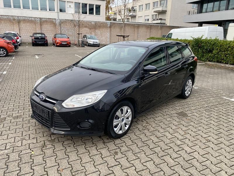 Schwarz Gebraucht 2014 Ford Focus Business Edition Kombi | 4.990 € (Guter Preis) - Bild 1/4