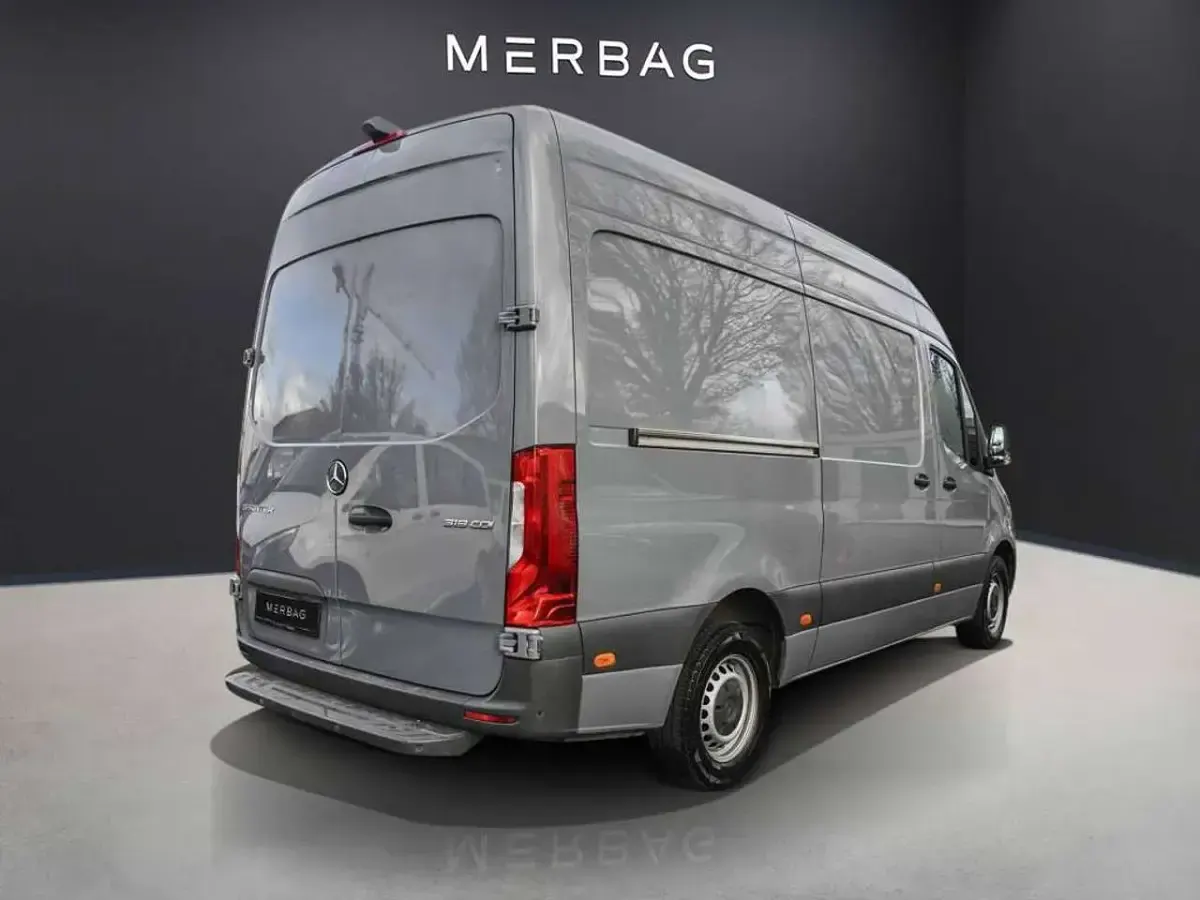 Używany Mercedes Sprinter 190 KM (139 kW) 2022 Szary Van