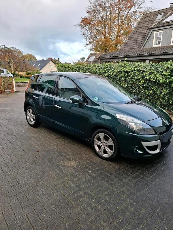 Grün Gebraucht 2010 Renault Mégane III Van / Kleinbus | 3.600 € (Etwas zu teuer) - Bild 1/4