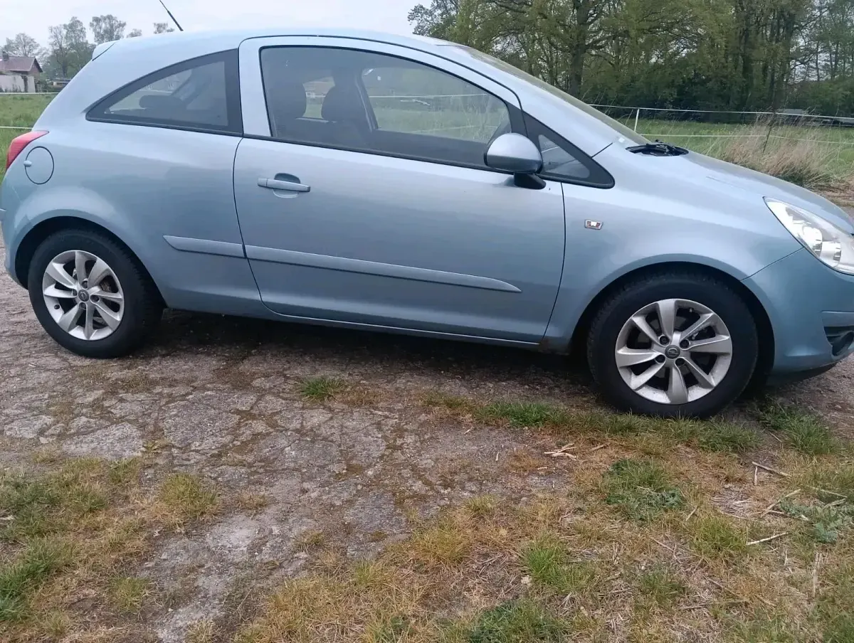 Używany Opel Corsa 68 KM (50 kW) 2007 Niebieski Hatchback