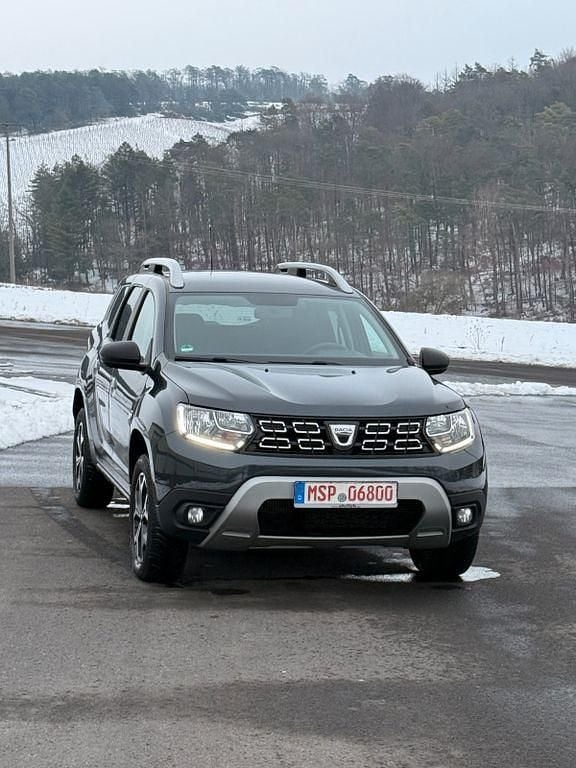 Grau Gebraucht 2019 Dacia Duster Prestige SUV | 11.700 € (Superpreis) - Bild 1/4