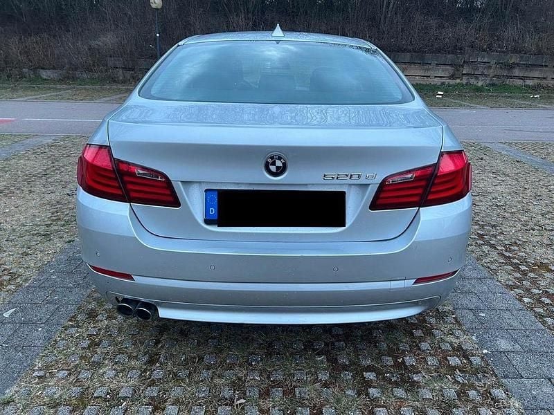 Gebraucht BMW 520 184 PS (135 kW) 2013 Silber Limousine