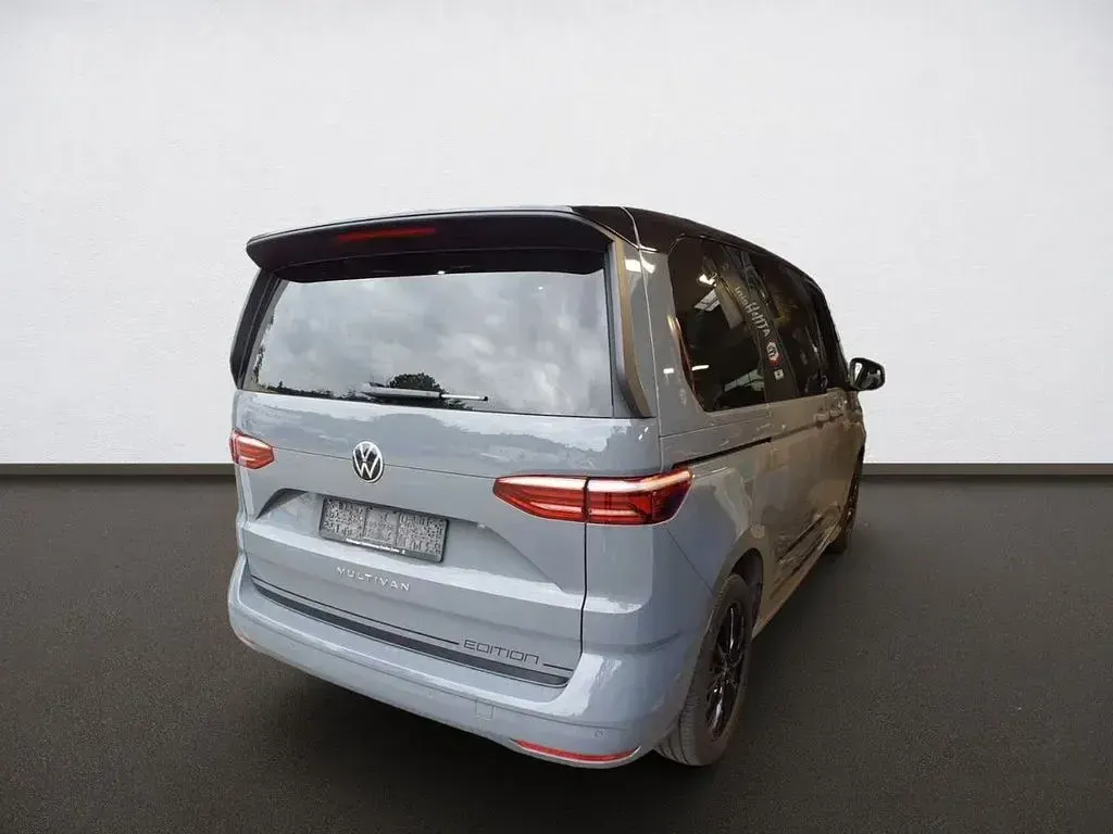 Gebraucht VW Multivan Life 150 PS (110 kW) 2023 Schwarz Van / Kleinbus