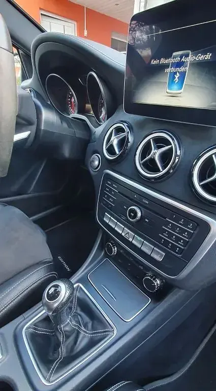 Gebraucht Mercedes 200 Edition 156 PS (114 kW) 2018 Schwarz Limousine