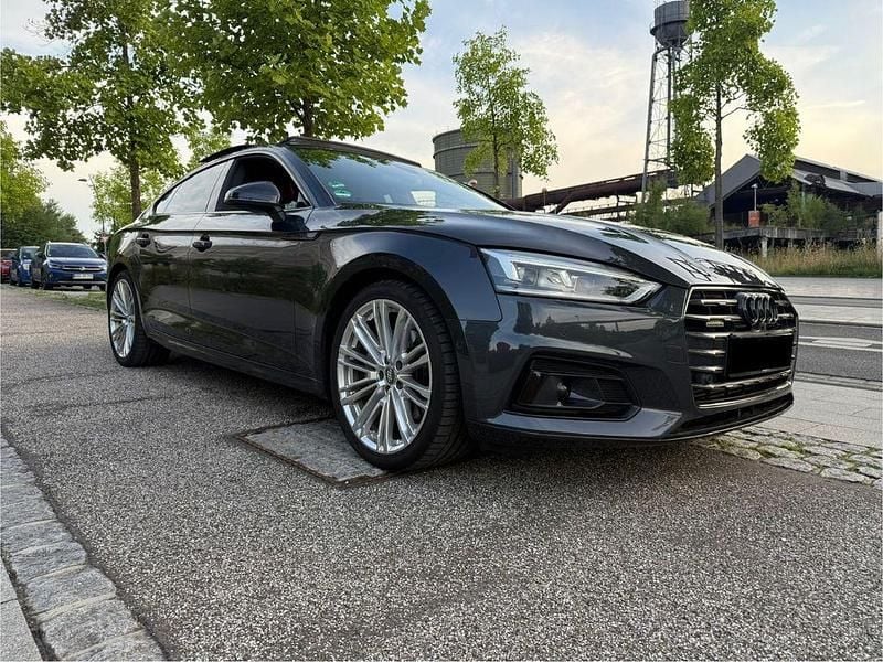 Grau Gebraucht 2018 Audi A5 Sportback Sport Kleinwagen | 22.900 € (Superpreis) - Bild 1/4